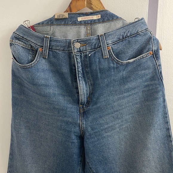 BNWT Levi’s Mom Jeans - Picture 1 of 6